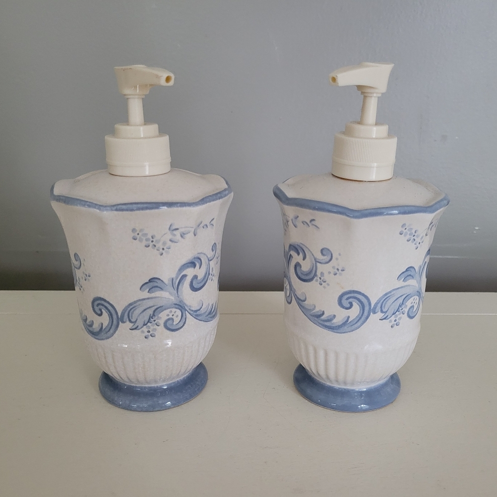Set of 2 Spring Maid soap dispensers